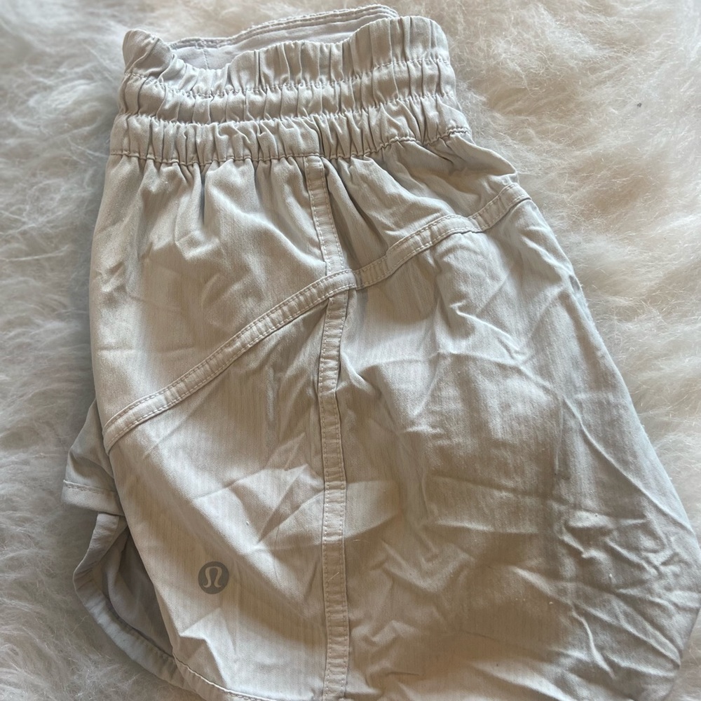 Lululemon Tracker Shorts white